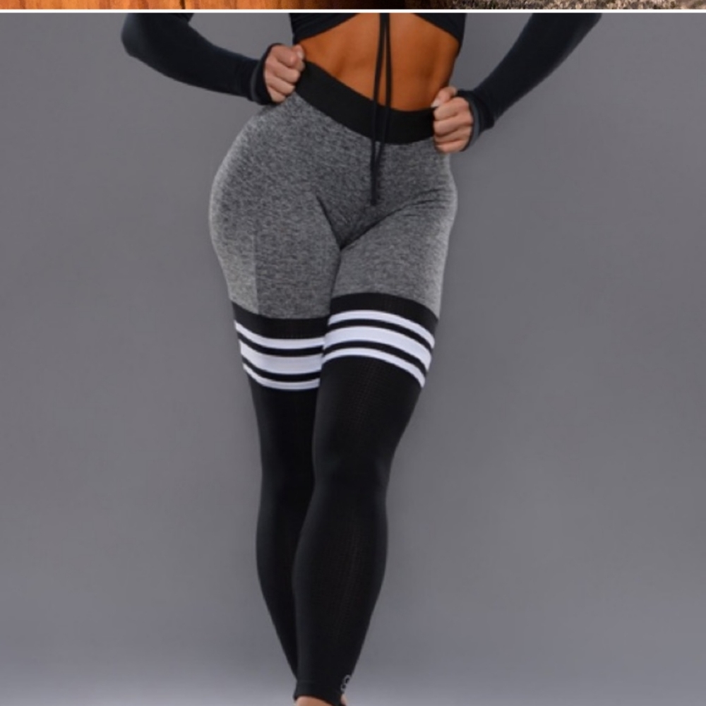 Bombshell Leggings medium thigh high sock
